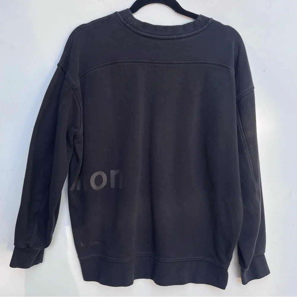 Lululemon perfectly oversized crew spell out sweatshirt 4 black logo - Picture 3 of 8